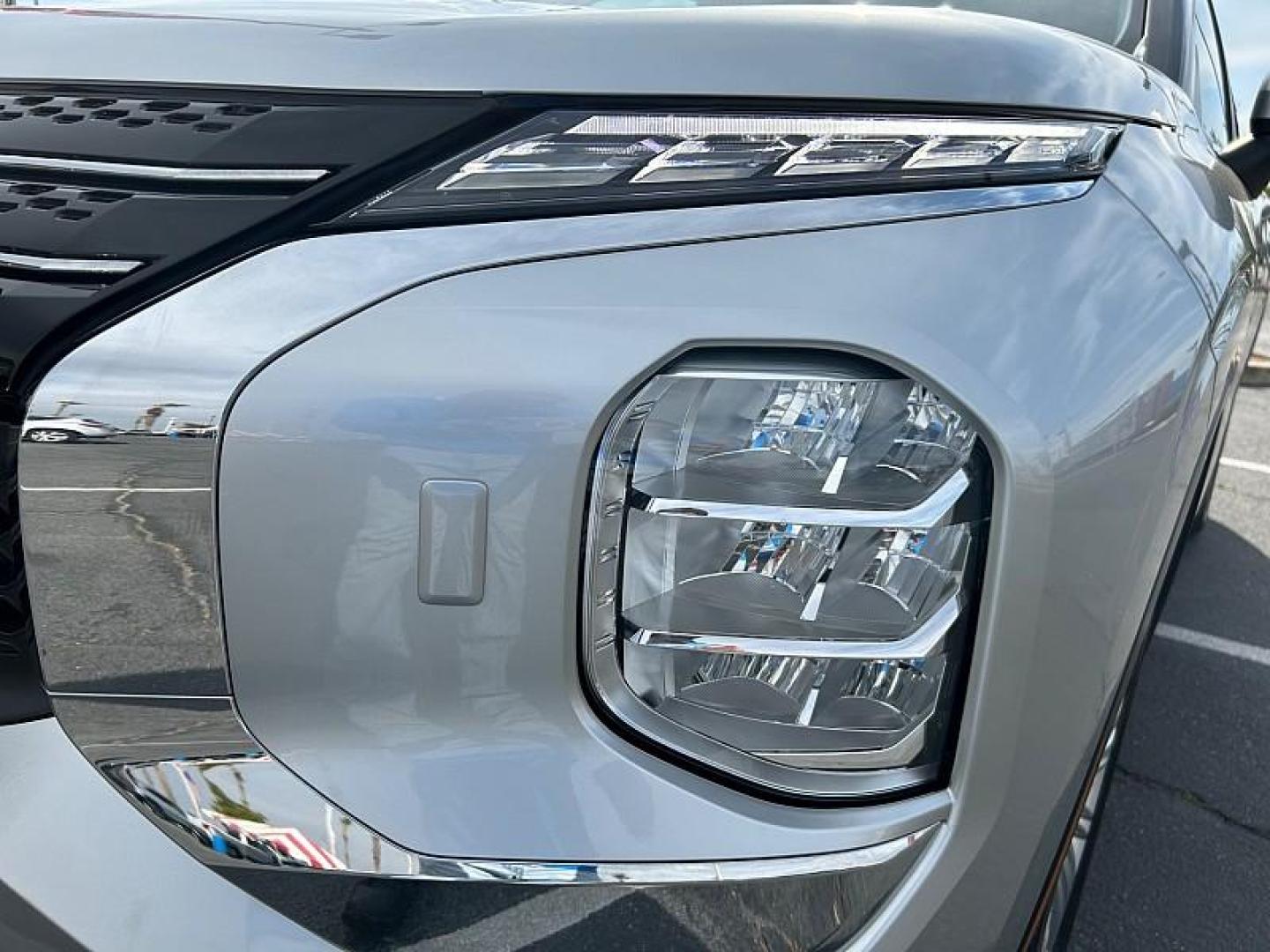 2025 SILVER Mitsubishi Outlander Plug-In Hybrid (JA4T5UA9XSZ) with an 4-Cyl Hybrid 2.4 Liter engine, Automatic 1-Spd transmission, located at 412 Auto Vista Drive, Palmdale, 93551, (661) 945-0620, 34.592636, -118.136681 - Photo#7