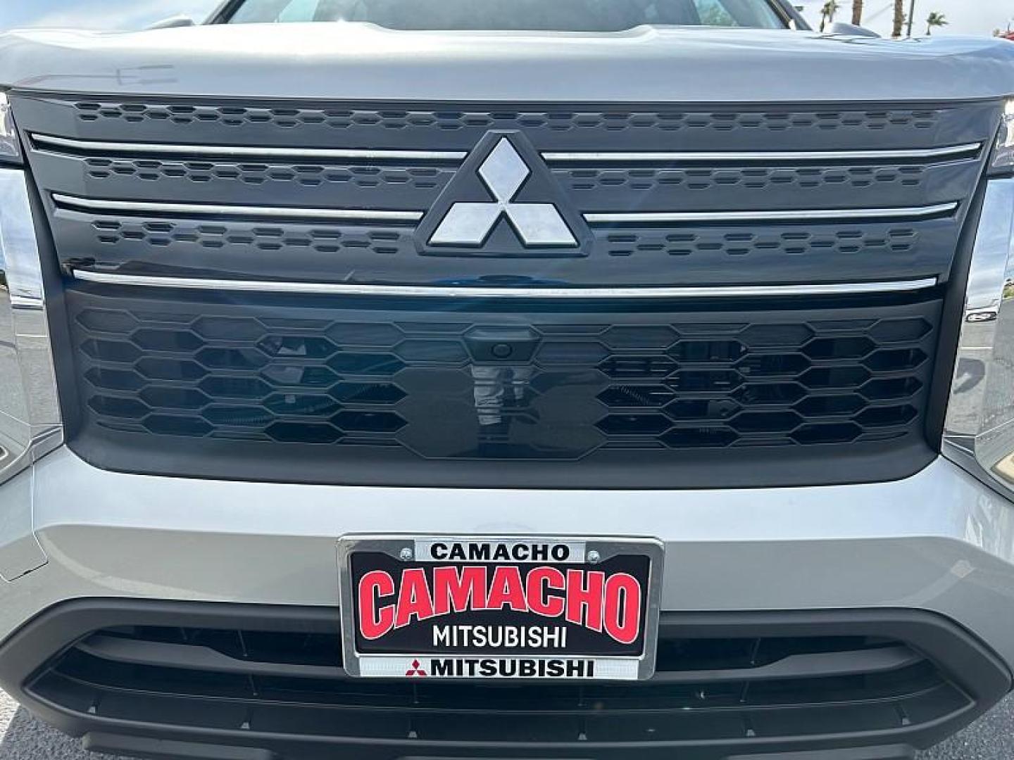 2025 SILVER Mitsubishi Outlander Plug-In Hybrid (JA4T5UA9XSZ) with an 4-Cyl Hybrid 2.4 Liter engine, Automatic 1-Spd transmission, located at 412 Auto Vista Drive, Palmdale, 93551, (661) 945-0620, 34.592636, -118.136681 - Photo#8