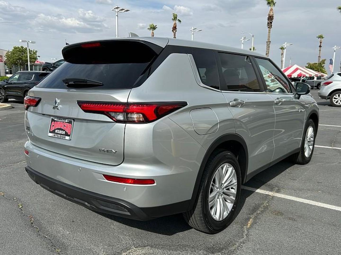 2025 SILVER Mitsubishi Outlander Plug-In Hybrid (JA4T5UA9XSZ) with an 4-Cyl Hybrid 2.4 Liter engine, Automatic 1-Spd transmission, located at 412 Auto Vista Drive, Palmdale, 93551, (661) 945-0620, 34.592636, -118.136681 - Photo#10