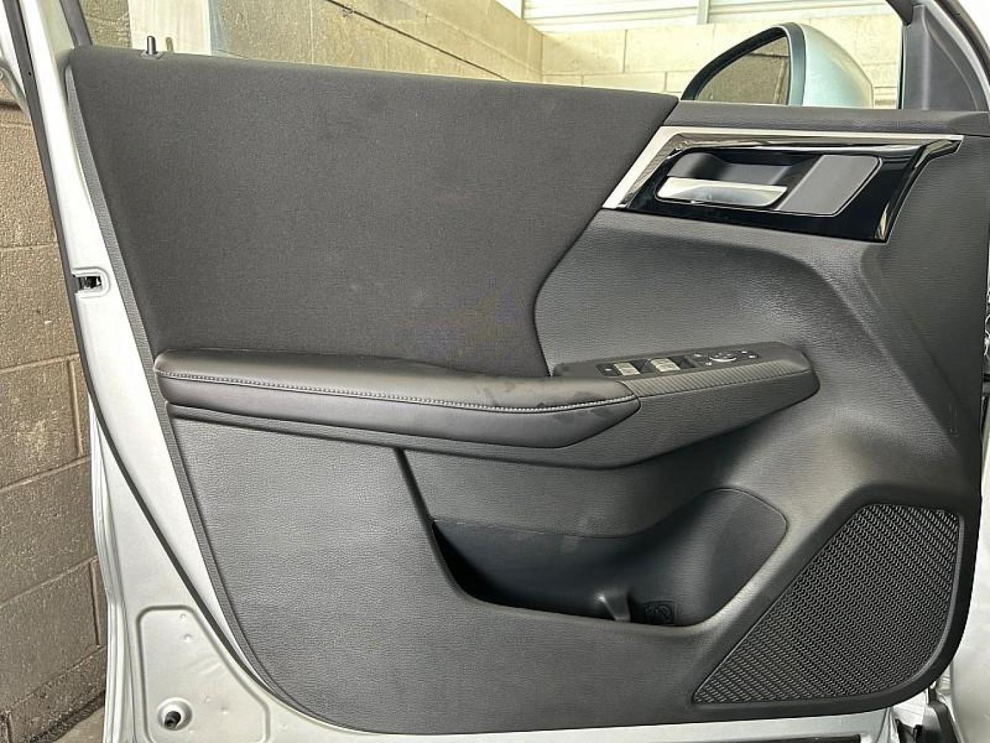 2025 SILVER Mitsubishi Outlander Plug-In Hybrid (JA4T5UA9XSZ) with an 4-Cyl Hybrid 2.4 Liter engine, Automatic 1-Spd transmission, located at 412 Auto Vista Drive, Palmdale, 93551, (661) 945-0620, 34.592636, -118.136681 - Photo#16