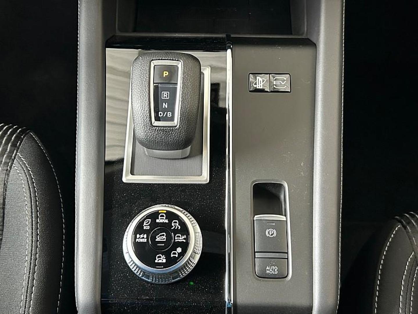 2025 SILVER Mitsubishi Outlander Plug-In Hybrid (JA4T5UA9XSZ) with an 4-Cyl Hybrid 2.4 Liter engine, Automatic 1-Spd transmission, located at 412 Auto Vista Drive, Palmdale, 93551, (661) 945-0620, 34.592636, -118.136681 - Photo#18
