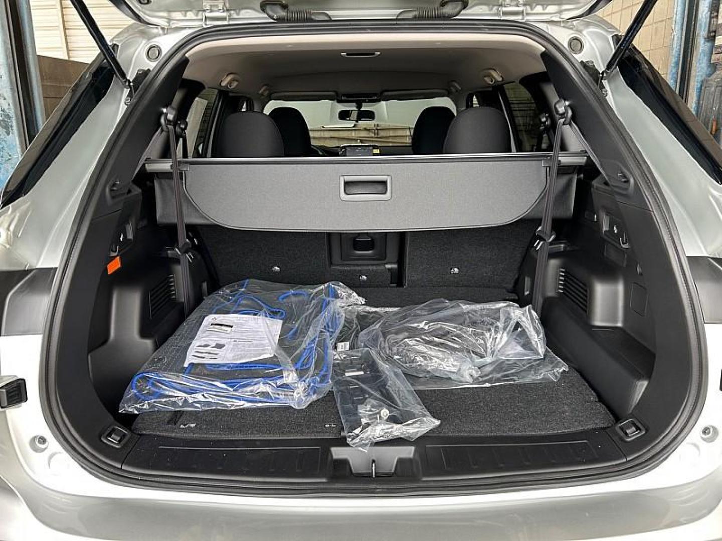 2025 SILVER Mitsubishi Outlander Plug-In Hybrid (JA4T5UA9XSZ) with an 4-Cyl Hybrid 2.4 Liter engine, Automatic 1-Spd transmission, located at 412 Auto Vista Drive, Palmdale, 93551, (661) 945-0620, 34.592636, -118.136681 - Photo#28