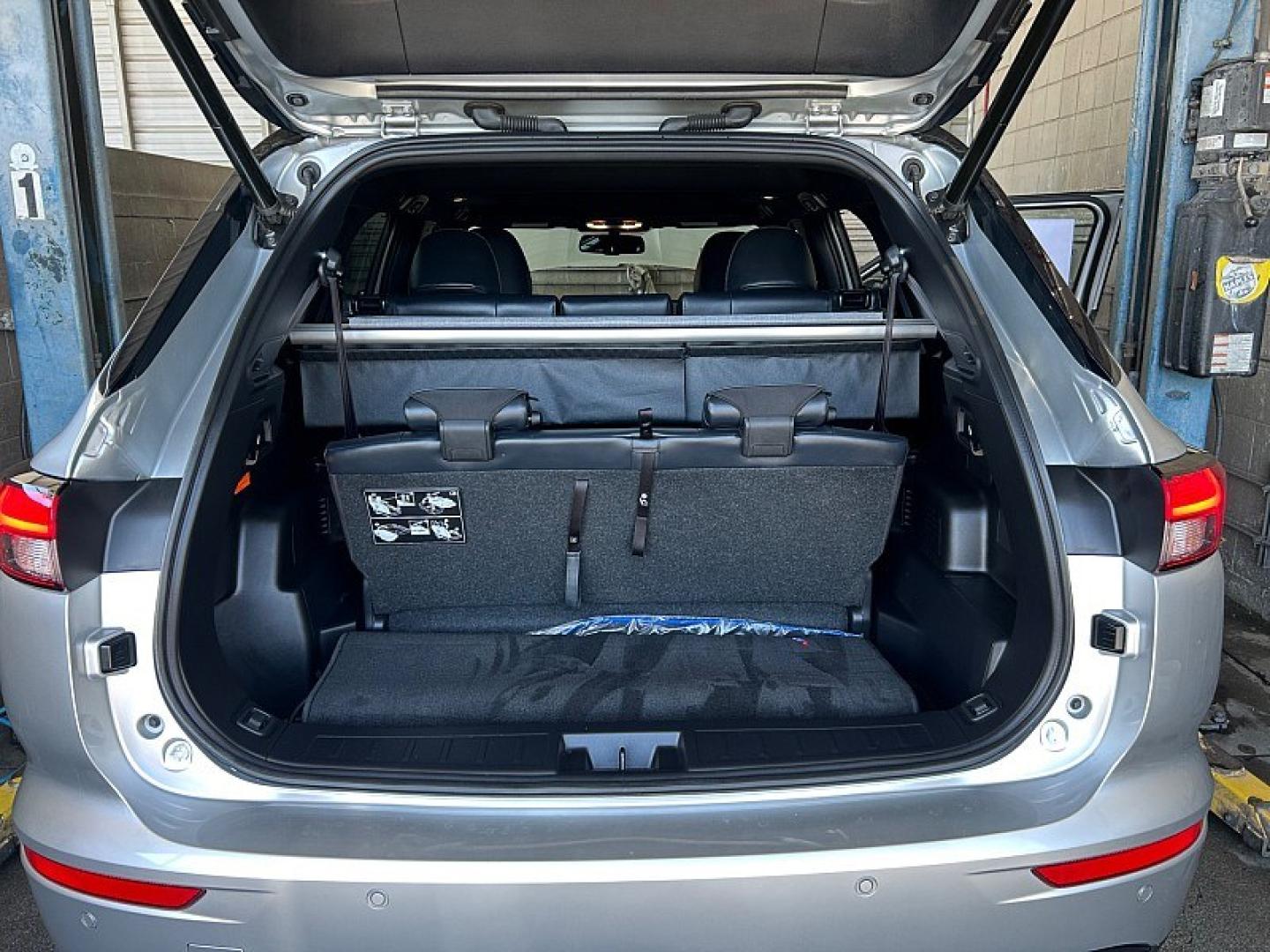 2025 GRAY Mitsubishi Outlander Plug-In Hybrid (JA4T5WA97SZ) with an 4-Cyl Hybrid 2.4 Liter engine, Automatic 1-Spd transmission, located at 412 Auto Vista Drive, Palmdale, 93551, (661) 945-0620, 34.592636, -118.136681 - Photo#17