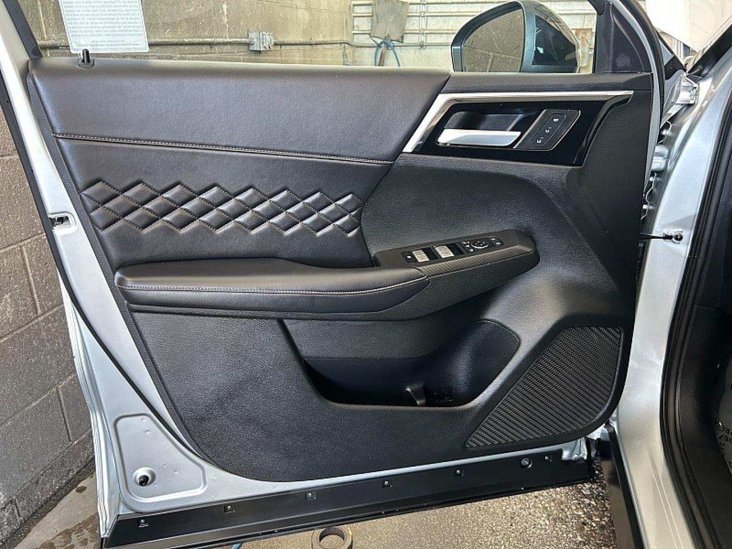 2025 GRAY Mitsubishi Outlander Plug-In Hybrid (JA4T5WA97SZ) with an 4-Cyl Hybrid 2.4 Liter engine, Automatic 1-Spd transmission, located at 412 Auto Vista Drive, Palmdale, 93551, (661) 945-0620, 34.592636, -118.136681 - Photo#18