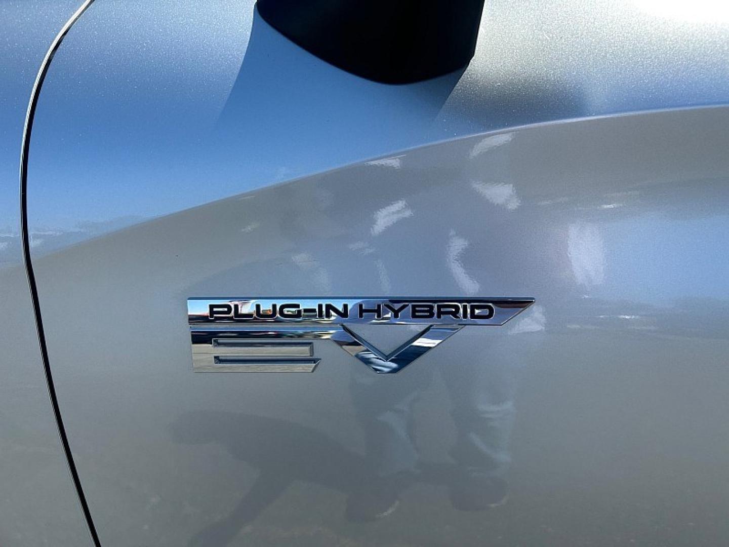 2025 GRAY Mitsubishi Outlander Plug-In Hybrid (JA4T5WA97SZ) with an 4-Cyl Hybrid 2.4 Liter engine, Automatic 1-Spd transmission, located at 412 Auto Vista Drive, Palmdale, 93551, (661) 945-0620, 34.592636, -118.136681 - Photo#11