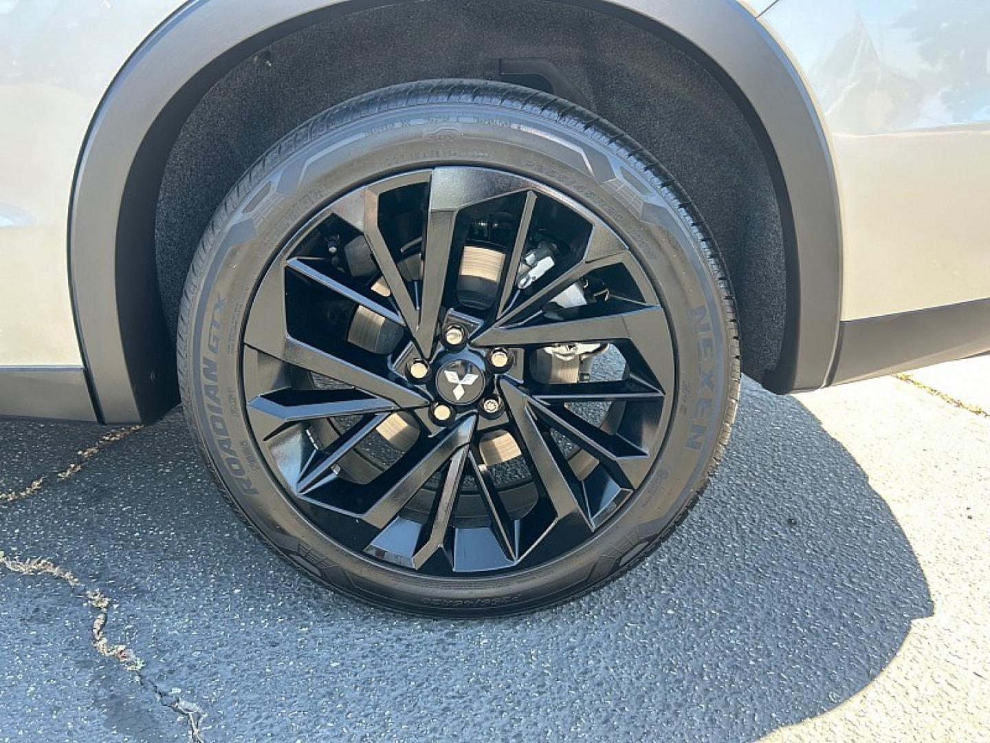 2025 GRAY Mitsubishi Outlander Plug-In Hybrid (JA4T5WA97SZ) with an 4-Cyl Hybrid 2.4 Liter engine, Automatic 1-Spd transmission, located at 412 Auto Vista Drive, Palmdale, 93551, (661) 945-0620, 34.592636, -118.136681 - Photo#14