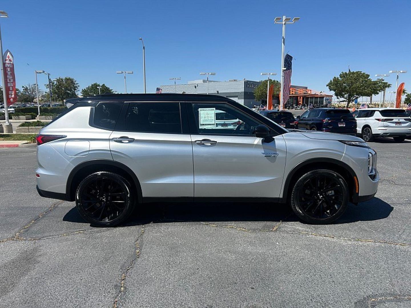 2025 GRAY Mitsubishi Outlander Plug-In Hybrid (JA4T5WA97SZ) with an 4-Cyl Hybrid 2.4 Liter engine, Automatic 1-Spd transmission, located at 412 Auto Vista Drive, Palmdale, 93551, (661) 945-0620, 34.592636, -118.136681 - Photo#7