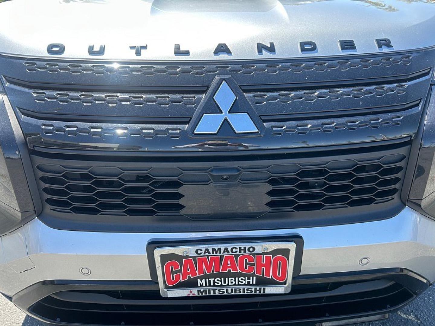 2025 GRAY Mitsubishi Outlander Plug-In Hybrid (JA4T5WA97SZ) with an 4-Cyl Hybrid 2.4 Liter engine, Automatic 1-Spd transmission, located at 412 Auto Vista Drive, Palmdale, 93551, (661) 945-0620, 34.592636, -118.136681 - Photo#8