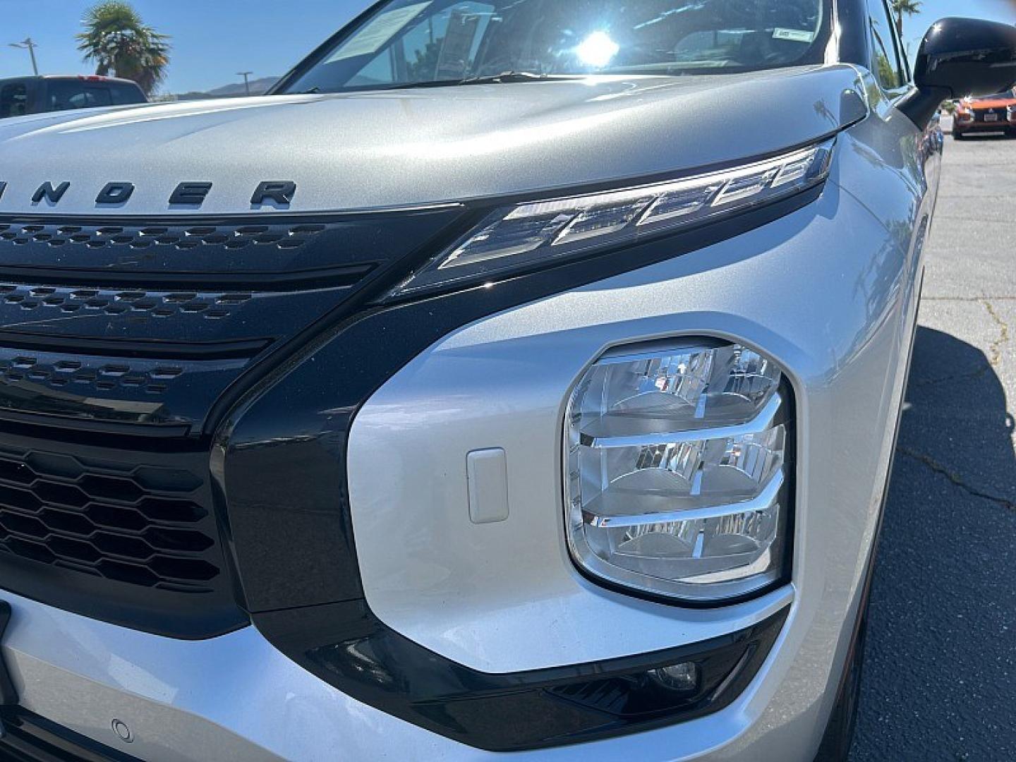 2025 GRAY Mitsubishi Outlander Plug-In Hybrid (JA4T5WA97SZ) with an 4-Cyl Hybrid 2.4 Liter engine, Automatic 1-Spd transmission, located at 412 Auto Vista Drive, Palmdale, 93551, (661) 945-0620, 34.592636, -118.136681 - Photo#9