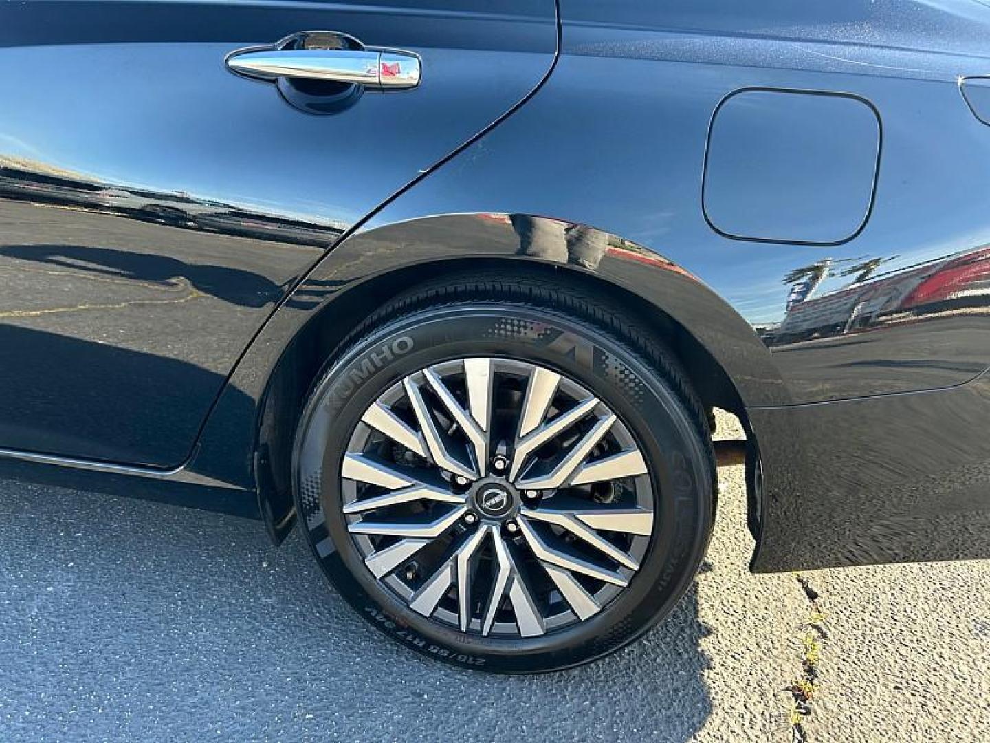 2025 BLACK Nissan Altima (1N4BL4DV1SN) with an 4-Cyl 2.5 Liter engine, Automatic CVT transmission, located at 412 Auto Vista Drive, Palmdale, 93551, (661) 945-0620, 34.592636, -118.136681 - Photo#14