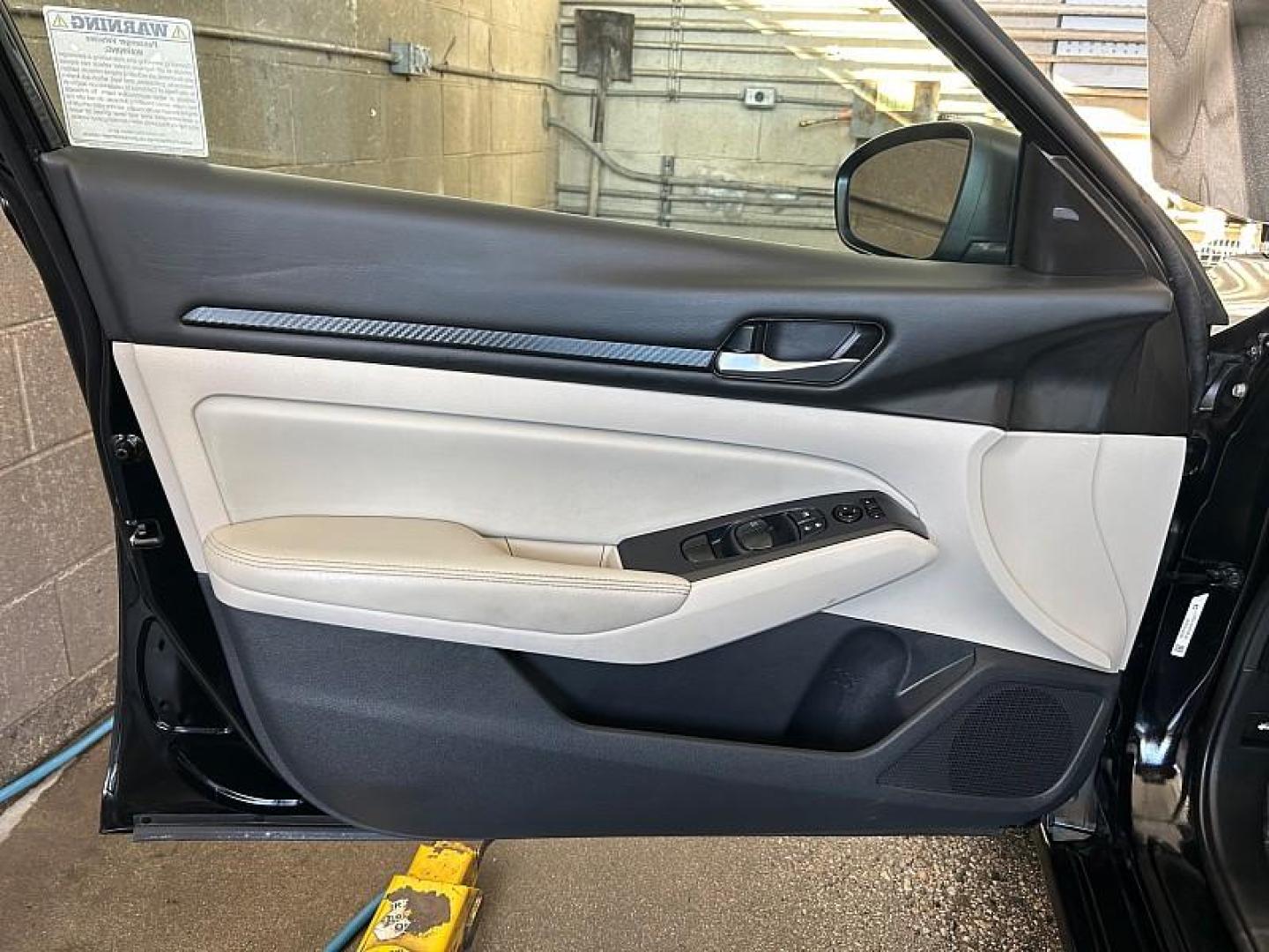 2025 BLACK Nissan Altima (1N4BL4DV1SN) with an 4-Cyl 2.5 Liter engine, Automatic CVT transmission, located at 412 Auto Vista Drive, Palmdale, 93551, (661) 945-0620, 34.592636, -118.136681 - Photo#17