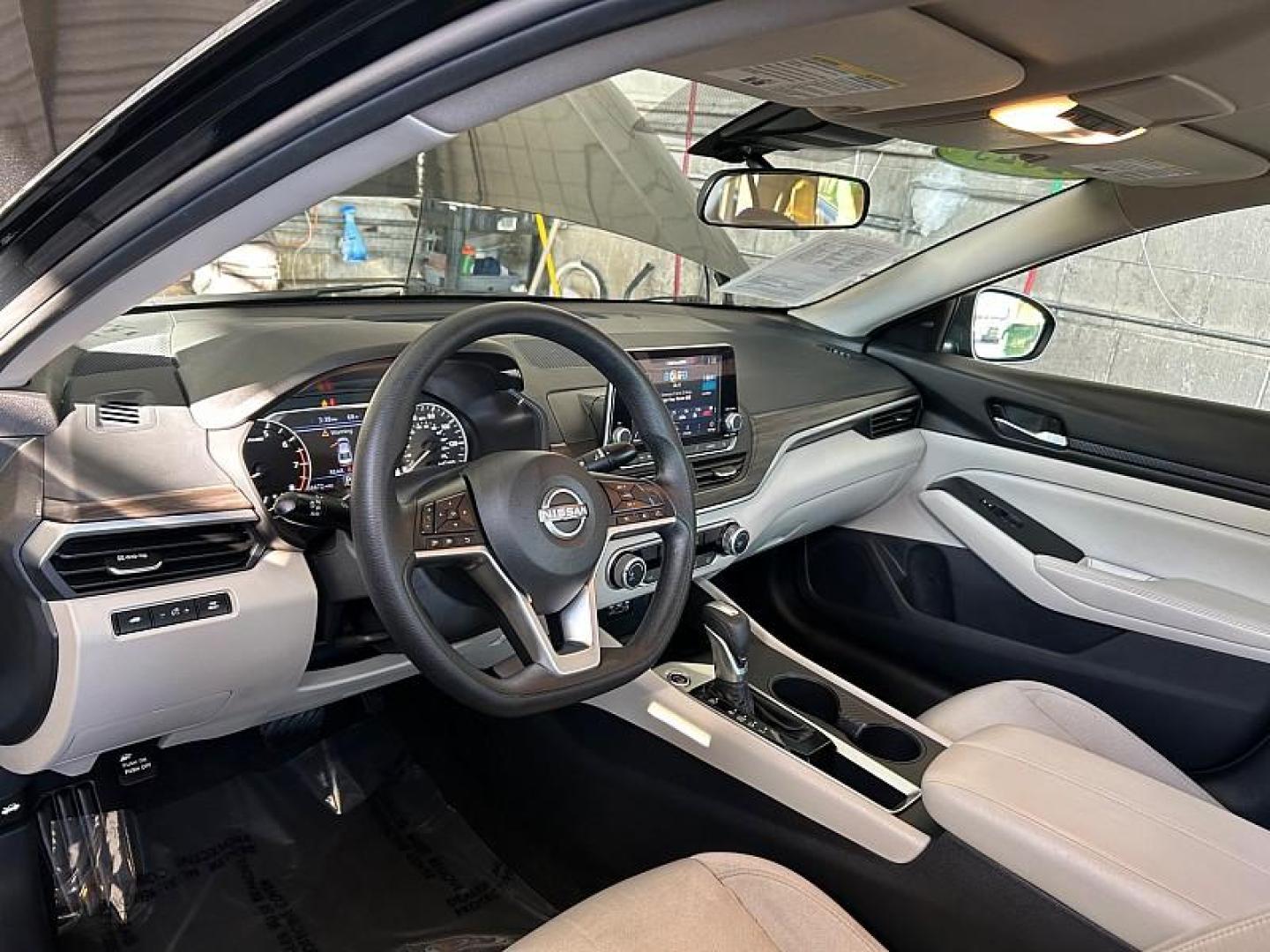 2025 BLACK Nissan Altima (1N4BL4DV1SN) with an 4-Cyl 2.5 Liter engine, Automatic CVT transmission, located at 412 Auto Vista Drive, Palmdale, 93551, (661) 945-0620, 34.592636, -118.136681 - Photo#18