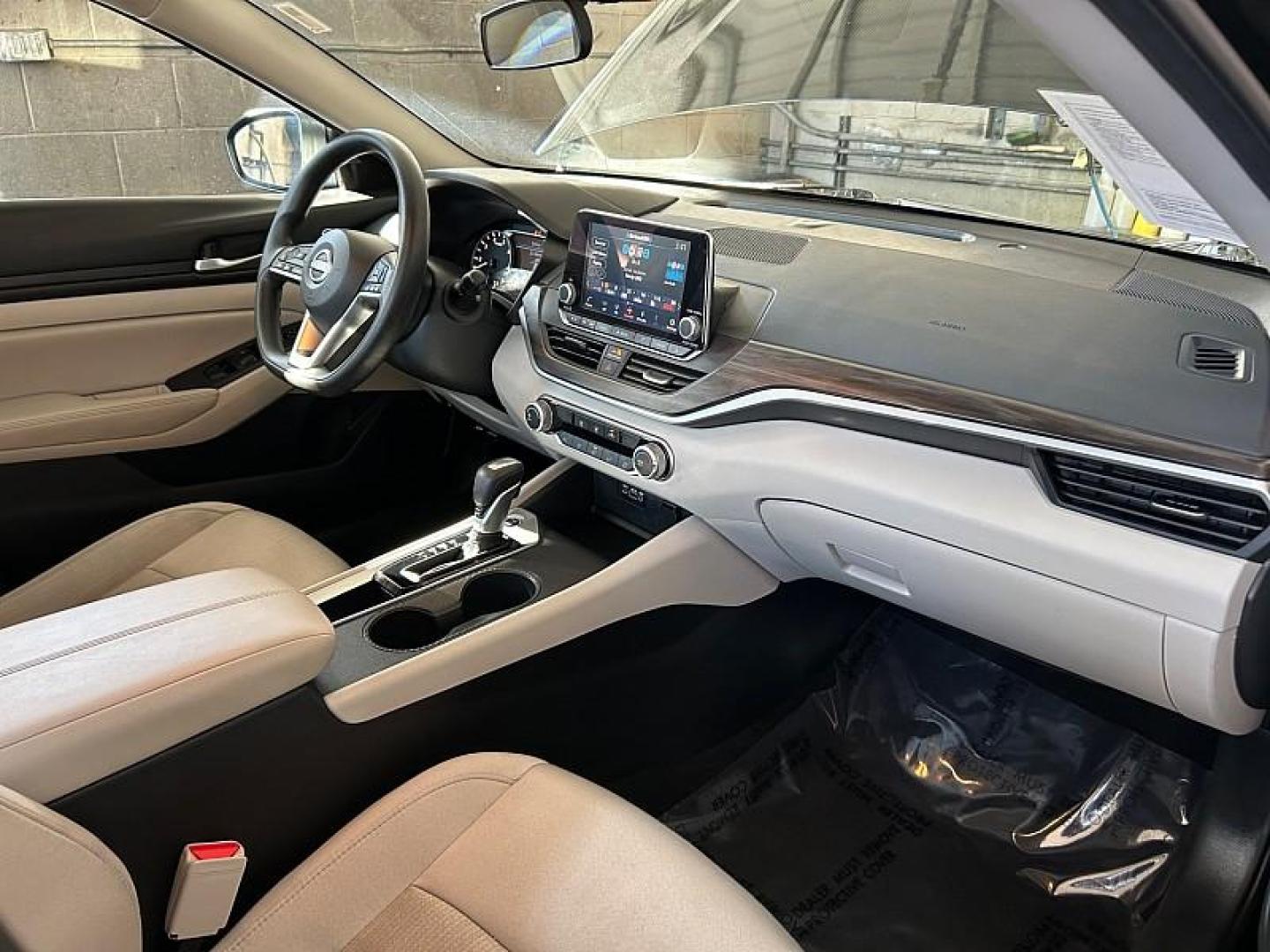 2025 BLACK Nissan Altima (1N4BL4DV1SN) with an 4-Cyl 2.5 Liter engine, Automatic CVT transmission, located at 412 Auto Vista Drive, Palmdale, 93551, (661) 945-0620, 34.592636, -118.136681 - Photo#24