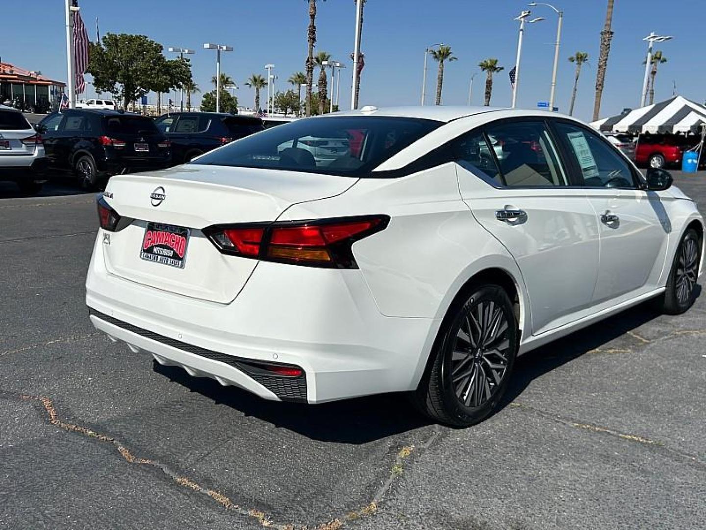 2025 WHITE Nissan Altima (1N4BL4DV6SN) with an 4-Cyl 2.5 Liter engine, Automatic CVT transmission, located at 412 Auto Vista Drive, Palmdale, 93551, (661) 945-0620, 34.592636, -118.136681 - Photo#1