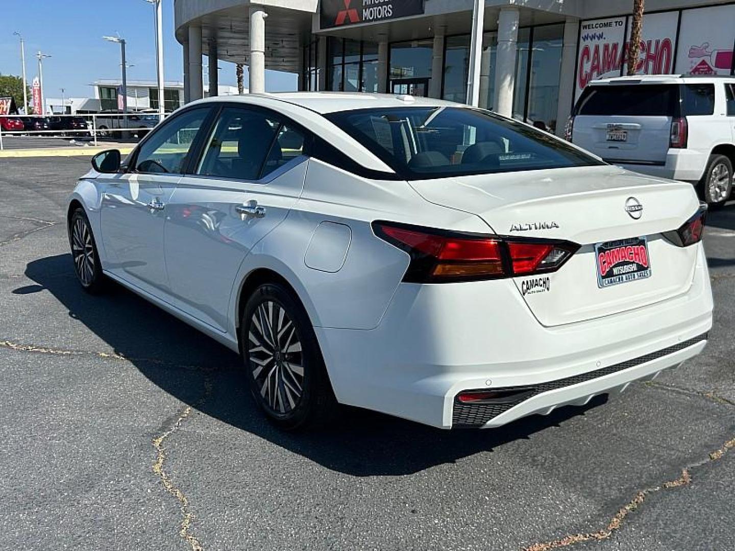 2025 WHITE Nissan Altima (1N4BL4DV6SN) with an 4-Cyl 2.5 Liter engine, Automatic CVT transmission, located at 412 Auto Vista Drive, Palmdale, 93551, (661) 945-0620, 34.592636, -118.136681 - Photo#3