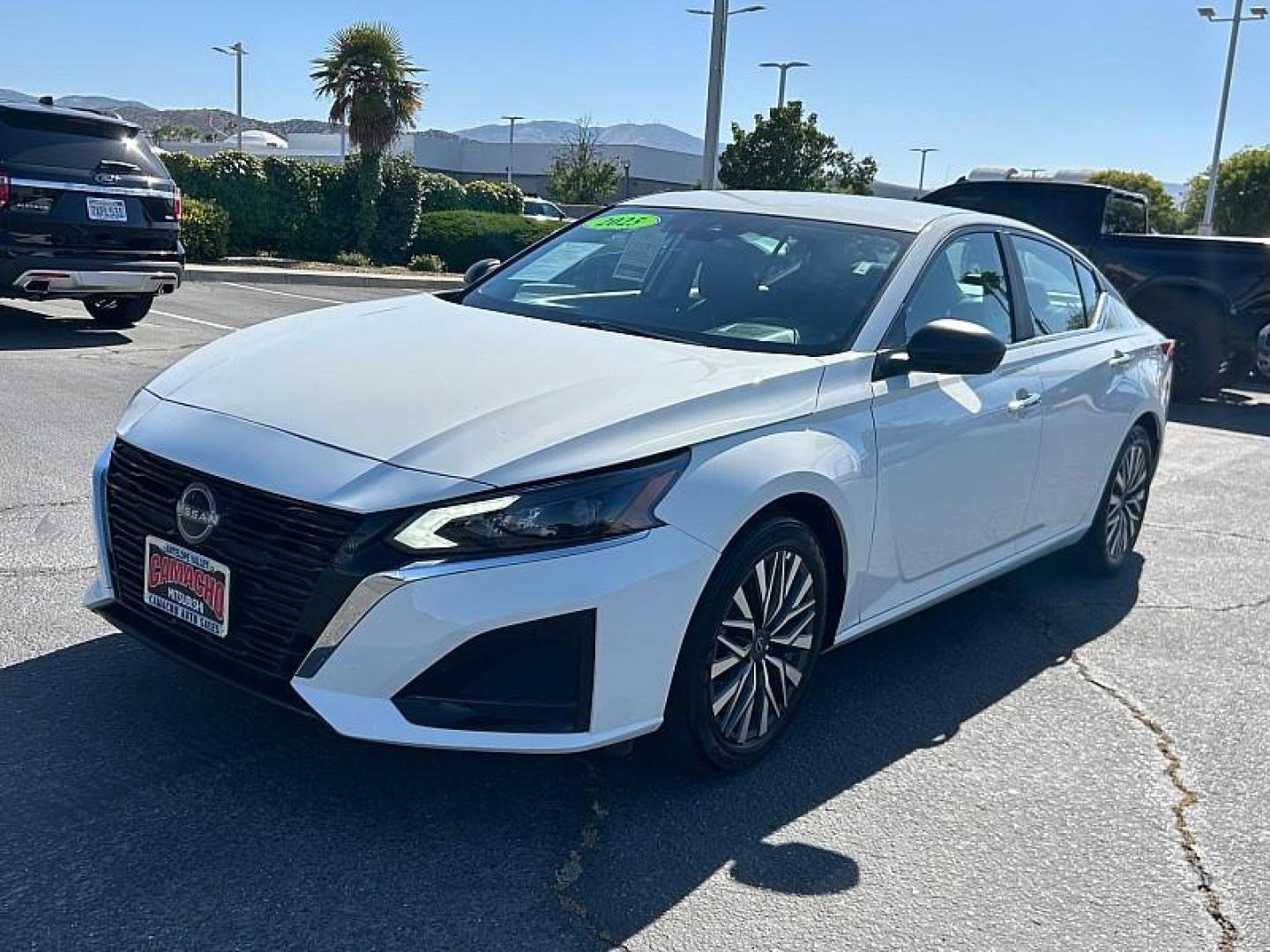 2025 WHITE Nissan Altima (1N4BL4DV6SN) with an 4-Cyl 2.5 Liter engine, Automatic CVT transmission, located at 412 Auto Vista Drive, Palmdale, 93551, (661) 945-0620, 34.592636, -118.136681 - Photo#5