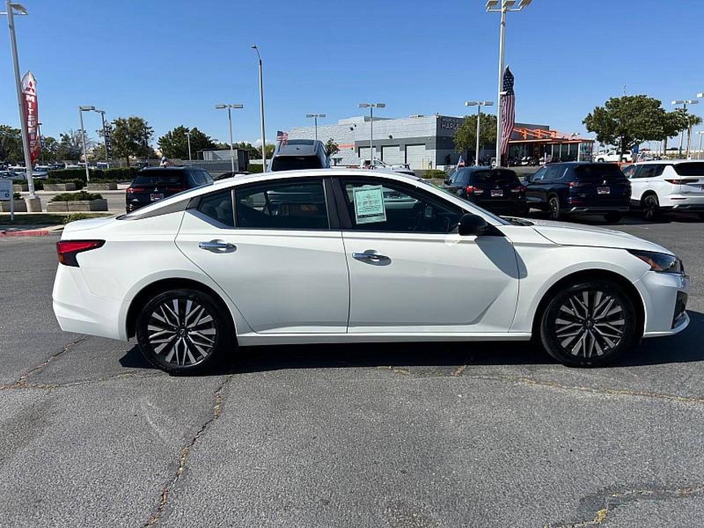 2025 WHITE Nissan Altima (1N4BL4DV6SN) with an 4-Cyl 2.5 Liter engine, Automatic CVT transmission, located at 412 Auto Vista Drive, Palmdale, 93551, (661) 945-0620, 34.592636, -118.136681 - Photo#7