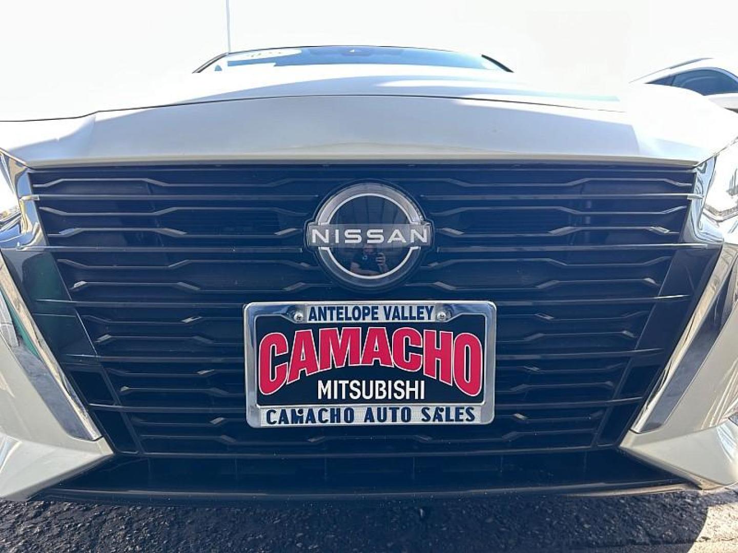 2025 WHITE Nissan Altima (1N4BL4DV6SN) with an 4-Cyl 2.5 Liter engine, Automatic CVT transmission, located at 412 Auto Vista Drive, Palmdale, 93551, (661) 945-0620, 34.592636, -118.136681 - Photo#8