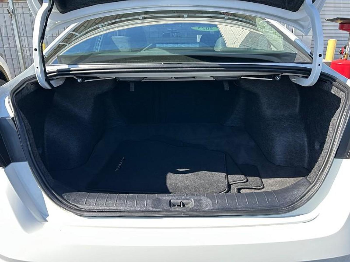 2025 WHITE Nissan Altima (1N4BL4DV6SN) with an 4-Cyl 2.5 Liter engine, Automatic CVT transmission, located at 412 Auto Vista Drive, Palmdale, 93551, (661) 945-0620, 34.592636, -118.136681 - Photo#14