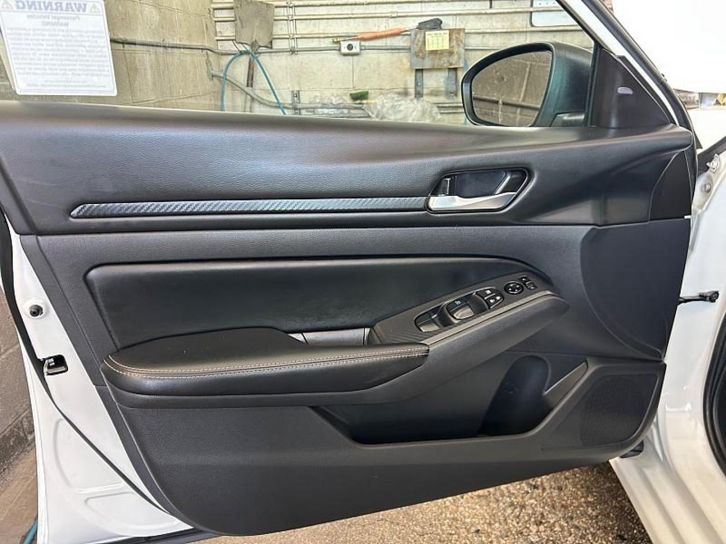 2025 WHITE Nissan Altima (1N4BL4DV6SN) with an 4-Cyl 2.5 Liter engine, Automatic CVT transmission, located at 412 Auto Vista Drive, Palmdale, 93551, (661) 945-0620, 34.592636, -118.136681 - Photo#15
