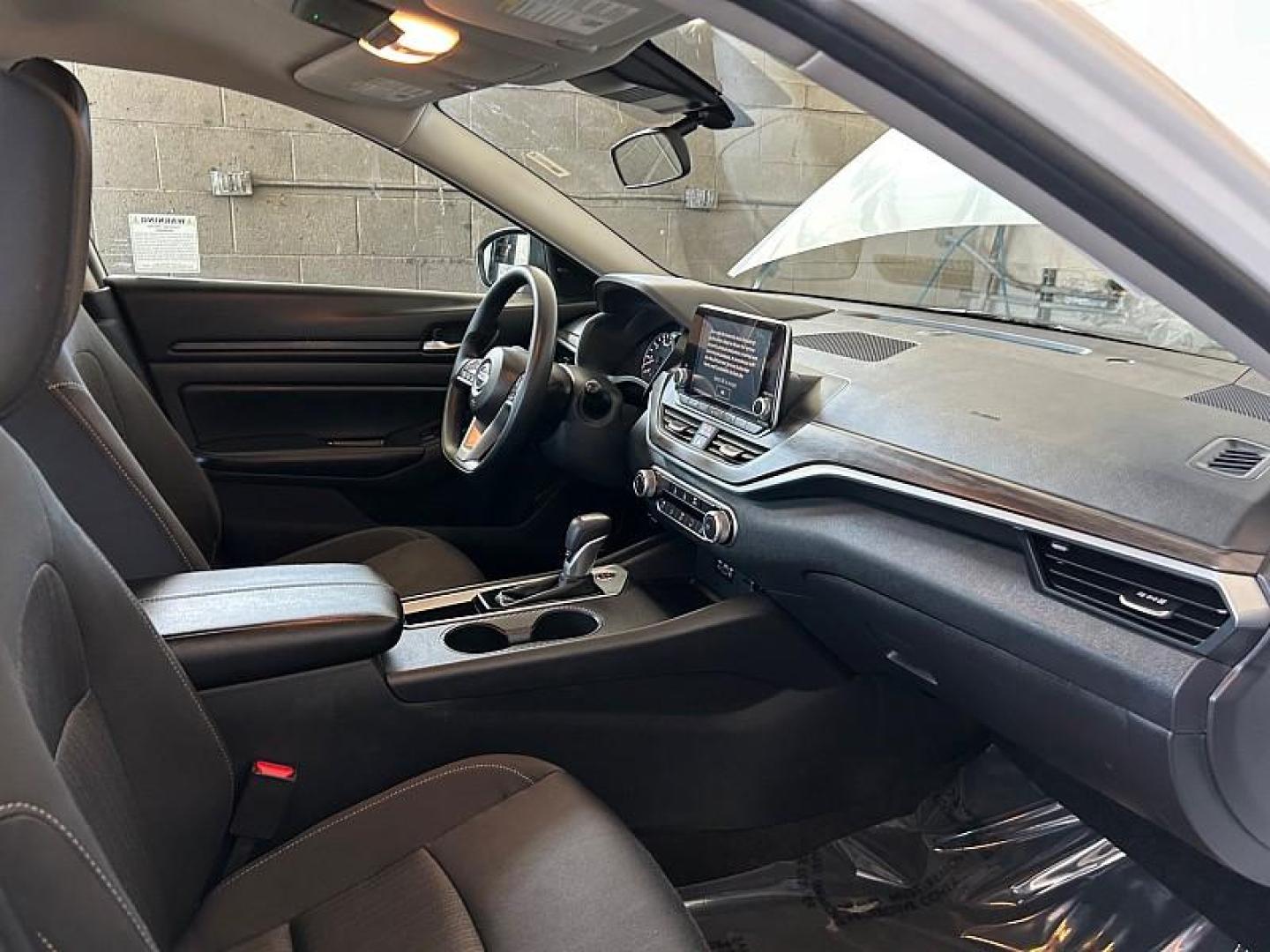 2025 WHITE Nissan Altima (1N4BL4DV6SN) with an 4-Cyl 2.5 Liter engine, Automatic CVT transmission, located at 412 Auto Vista Drive, Palmdale, 93551, (661) 945-0620, 34.592636, -118.136681 - Photo#24