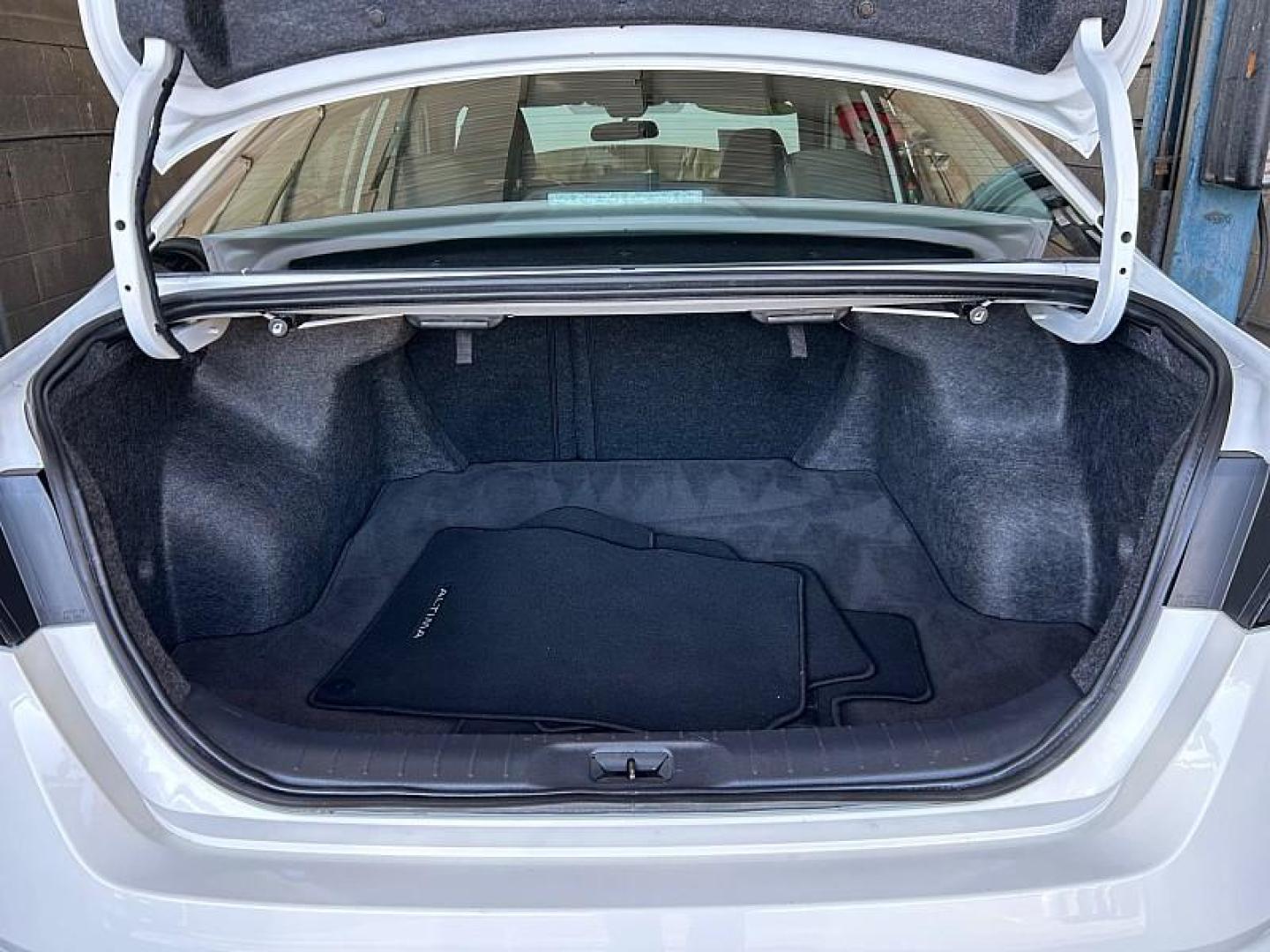 2025 WHITE Nissan Altima (1N4BL4DV6SN) with an 4-Cyl 2.5 Liter engine, Automatic CVT transmission, located at 412 Auto Vista Drive, Palmdale, 93551, (661) 945-0620, 34.592636, -118.136681 - Photo#27