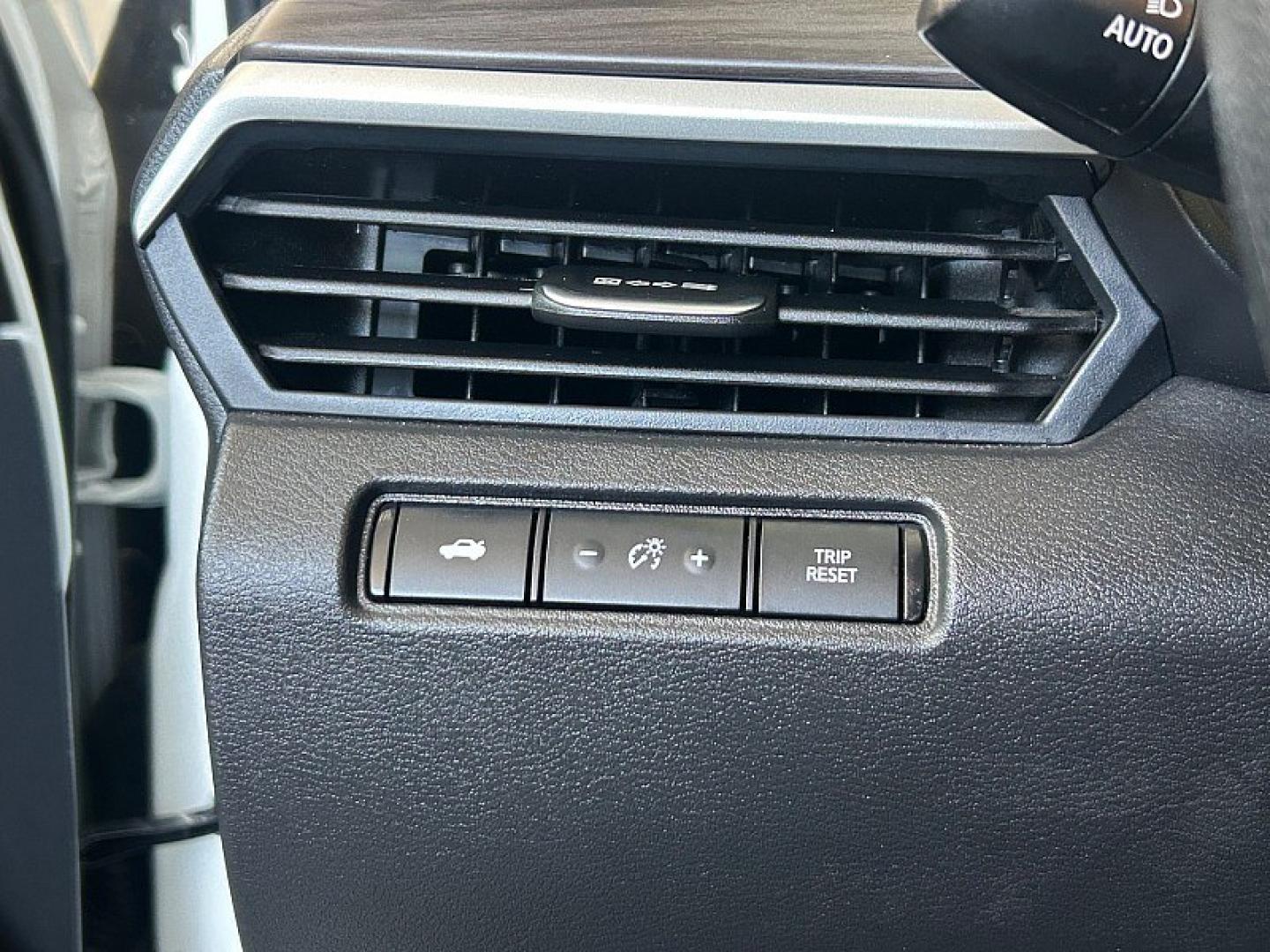 2025 WHITE Nissan Altima (1N4BL4DV0SN) with an 4-Cyl 2.5 Liter engine, Automatic CVT transmission, located at 412 Auto Vista Drive, Palmdale, 93551, (661) 945-0620, 34.592636, -118.136681- Photo#18