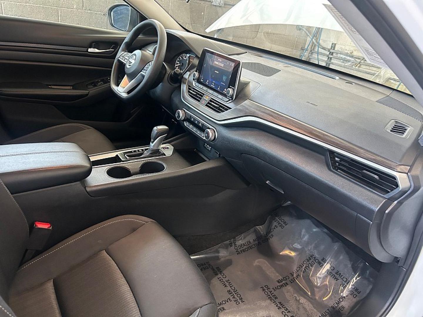 2025 WHITE Nissan Altima (1N4BL4DV0SN) with an 4-Cyl 2.5 Liter engine, Automatic CVT transmission, located at 412 Auto Vista Drive, Palmdale, 93551, (661) 945-0620, 34.592636, -118.136681- Photo#21