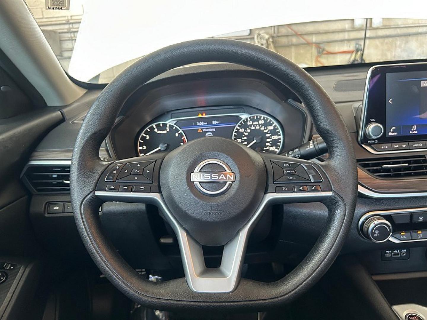 2025 WHITE Nissan Altima (1N4BL4DV0SN) with an 4-Cyl 2.5 Liter engine, Automatic CVT transmission, located at 412 Auto Vista Drive, Palmdale, 93551, (661) 945-0620, 34.592636, -118.136681- Photo#22