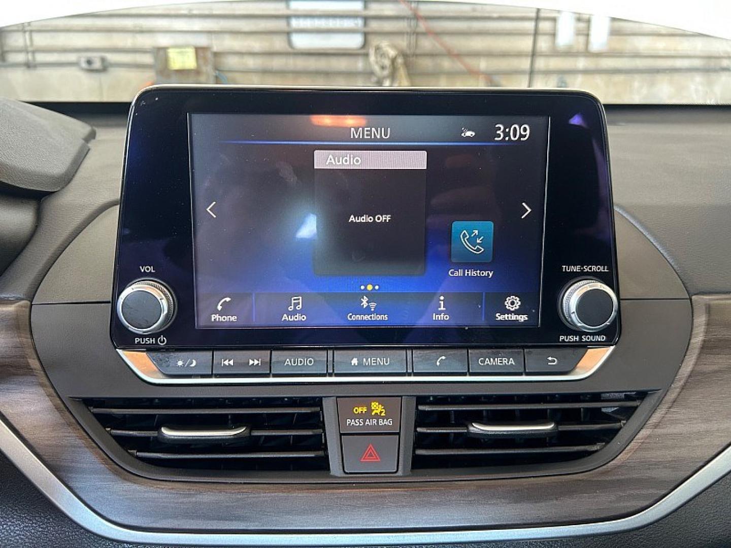 2025 WHITE Nissan Altima (1N4BL4DV0SN) with an 4-Cyl 2.5 Liter engine, Automatic CVT transmission, located at 412 Auto Vista Drive, Palmdale, 93551, (661) 945-0620, 34.592636, -118.136681- Photo#27