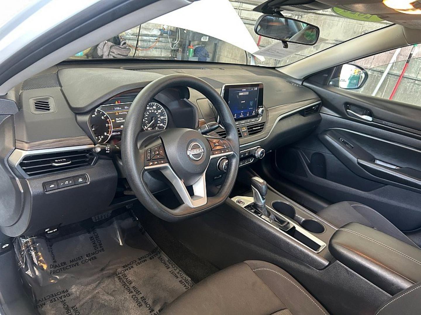 2025 WHITE Nissan Altima (1N4BL4DV0SN) with an 4-Cyl 2.5 Liter engine, Automatic CVT transmission, located at 412 Auto Vista Drive, Palmdale, 93551, (661) 945-0620, 34.592636, -118.136681- Photo#25
