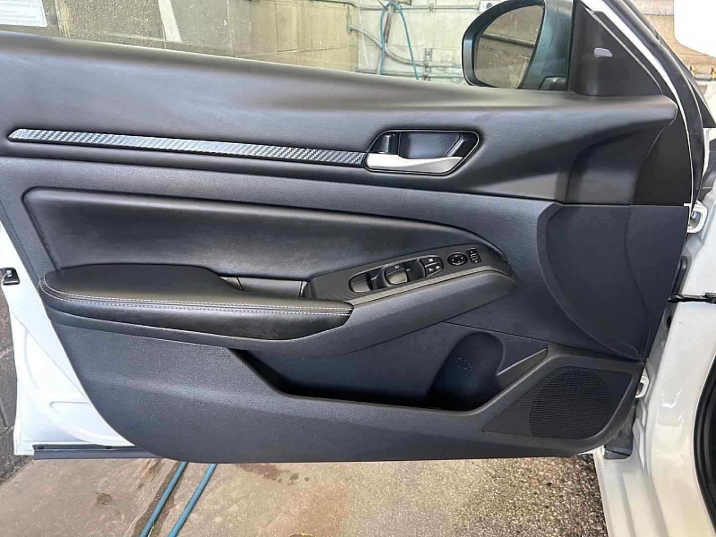 2025 WHITE Nissan Altima (1N4BL4DV0SN) with an 4-Cyl 2.5 Liter engine, Automatic CVT transmission, located at 412 Auto Vista Drive, Palmdale, 93551, (661) 945-0620, 34.592636, -118.136681- Photo#19