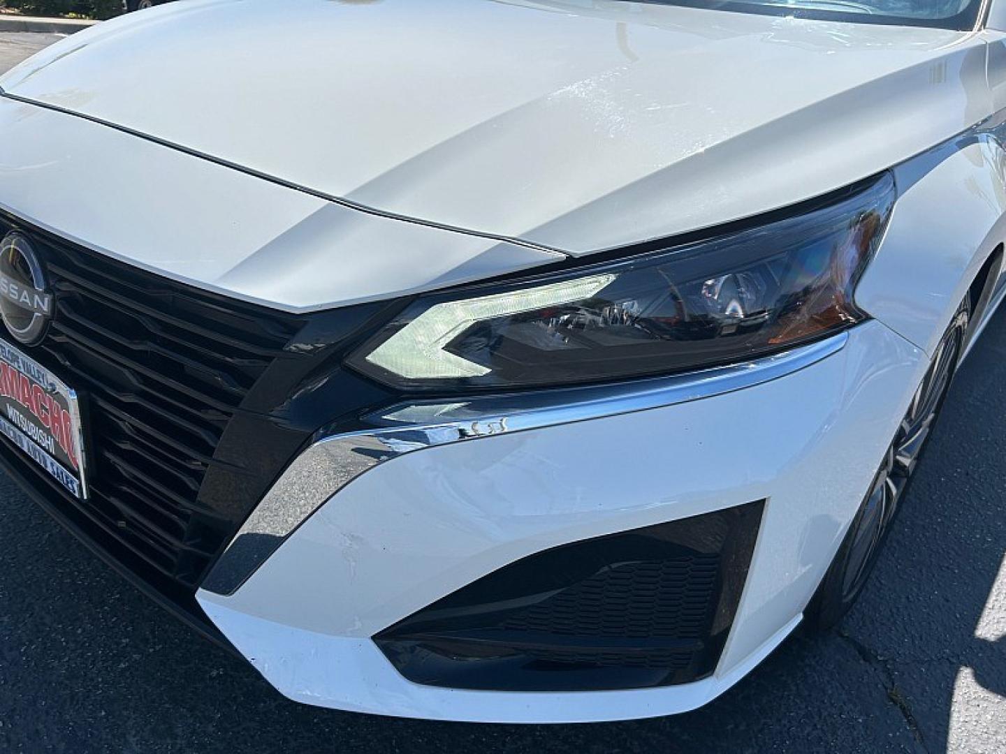 2025 WHITE Nissan Altima (1N4BL4DV0SN) with an 4-Cyl 2.5 Liter engine, Automatic CVT transmission, located at 412 Auto Vista Drive, Palmdale, 93551, (661) 945-0620, 34.592636, -118.136681- Photo#15