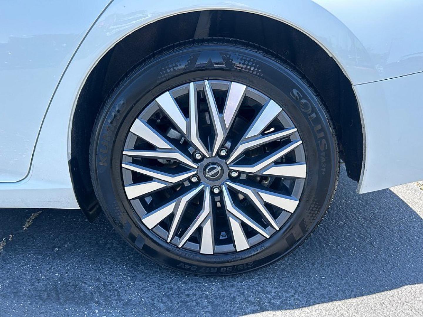 2025 WHITE Nissan Altima (1N4BL4DV0SN) with an 4-Cyl 2.5 Liter engine, Automatic CVT transmission, located at 412 Auto Vista Drive, Palmdale, 93551, (661) 945-0620, 34.592636, -118.136681- Photo#9