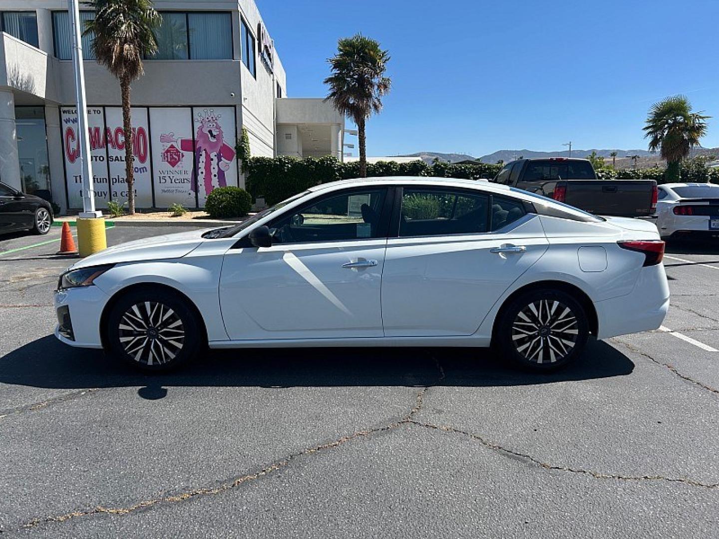 2025 WHITE Nissan Altima (1N4BL4DV0SN) with an 4-Cyl 2.5 Liter engine, Automatic CVT transmission, located at 412 Auto Vista Drive, Palmdale, 93551, (661) 945-0620, 34.592636, -118.136681- Photo#6