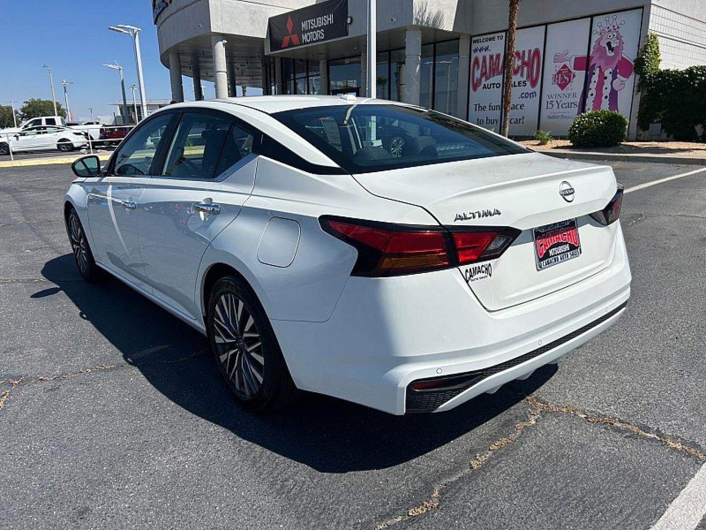 2025 WHITE Nissan Altima (1N4BL4DV0SN) with an 4-Cyl 2.5 Liter engine, Automatic CVT transmission, located at 412 Auto Vista Drive, Palmdale, 93551, (661) 945-0620, 34.592636, -118.136681- Photo#5