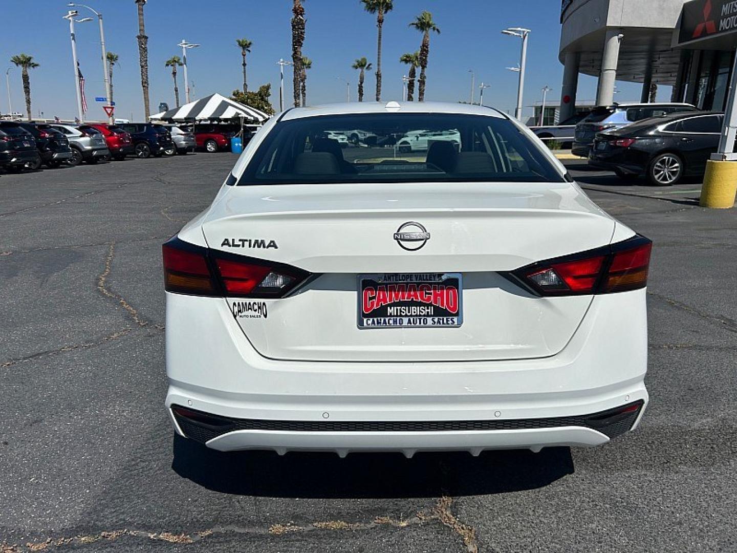2025 WHITE Nissan Altima (1N4BL4DV0SN) with an 4-Cyl 2.5 Liter engine, Automatic CVT transmission, located at 412 Auto Vista Drive, Palmdale, 93551, (661) 945-0620, 34.592636, -118.136681- Photo#4
