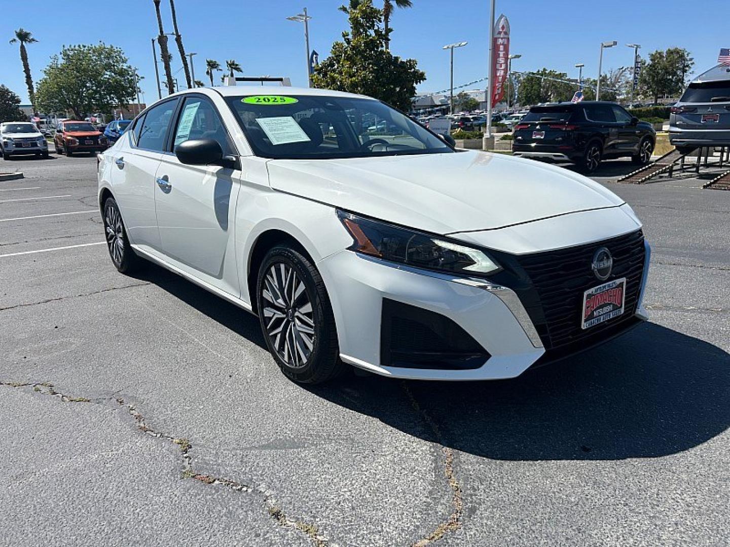 2025 WHITE Nissan Altima (1N4BL4DV0SN) with an 4-Cyl 2.5 Liter engine, Automatic CVT transmission, located at 412 Auto Vista Drive, Palmdale, 93551, (661) 945-0620, 34.592636, -118.136681- Photo#0