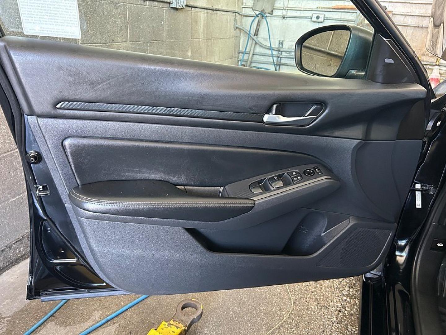 2025 BLACK Nissan Altima (1N4BL4DVXSN) with an 4-Cyl 2.5 Liter engine, Automatic CVT transmission, located at 412 Auto Vista Drive, Palmdale, 93551, (661) 945-0620, 34.592636, -118.136681- Photo#16
