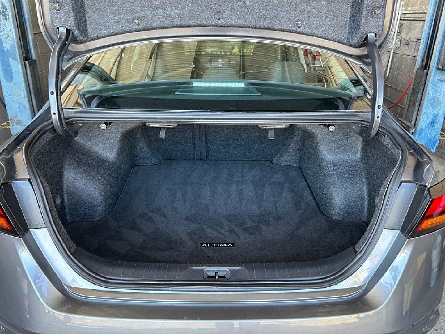 2025 GRAY Nissan Altima (1N4BL4DV5SN) with an 4-Cyl 2.5 Liter engine, Automatic CVT transmission, located at 412 Auto Vista Drive, Palmdale, 93551, (661) 945-0620, 34.592636, -118.136681- Photo#25