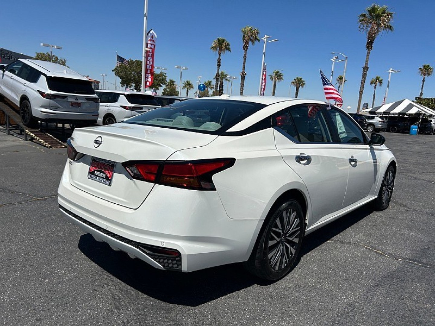2025 White Nissan Altima (1N4BL4DV7SN) with an 4-Cyl 2.5 Liter engine, Automatic CVT transmission, located at 412 Auto Vista Drive, Palmdale, 93551, (661) 945-0620, 34.592636, -118.136681- Photo#4