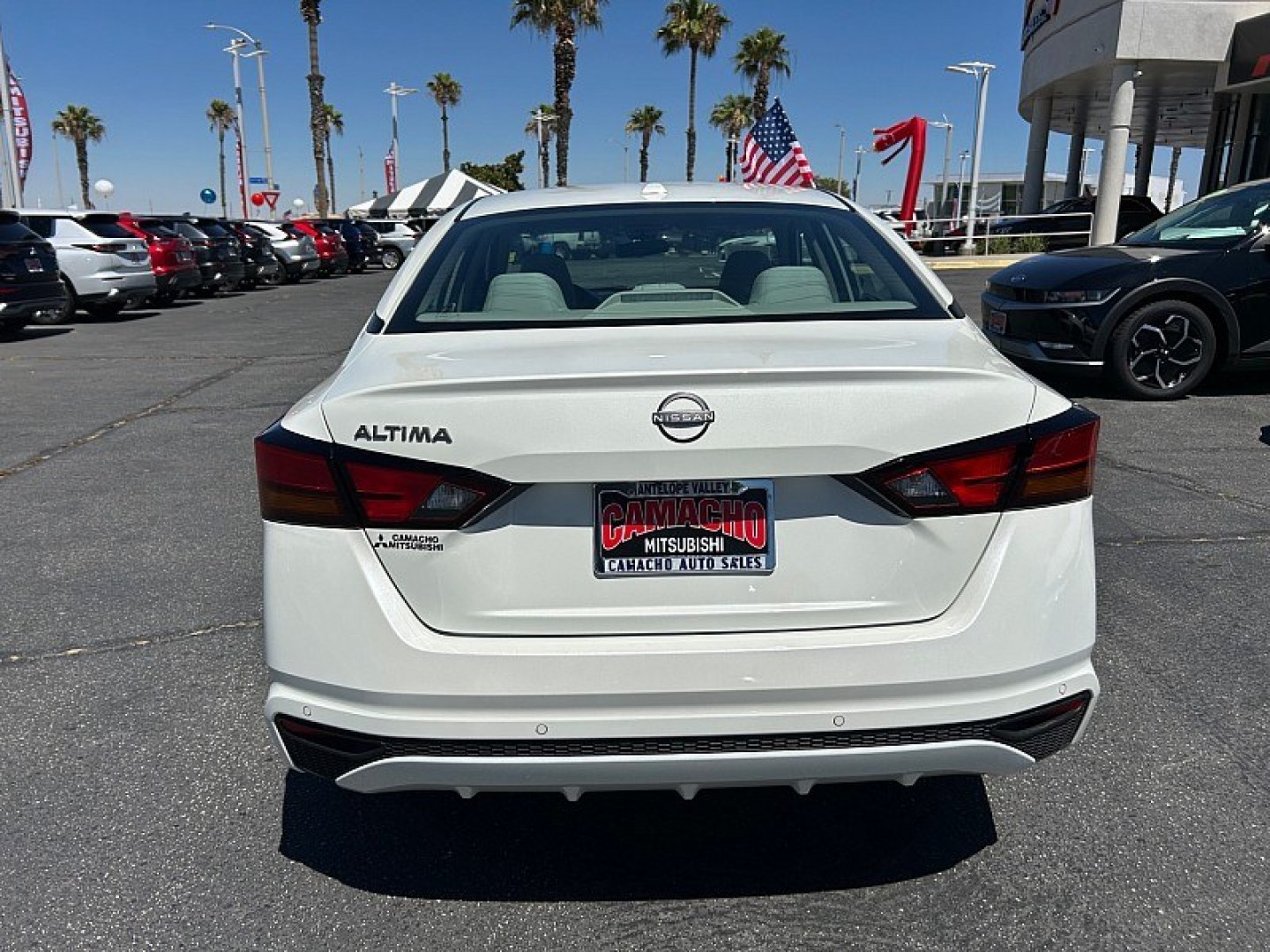 2025 White Nissan Altima (1N4BL4DV7SN) with an 4-Cyl 2.5 Liter engine, Automatic CVT transmission, located at 412 Auto Vista Drive, Palmdale, 93551, (661) 945-0620, 34.592636, -118.136681- Photo#5