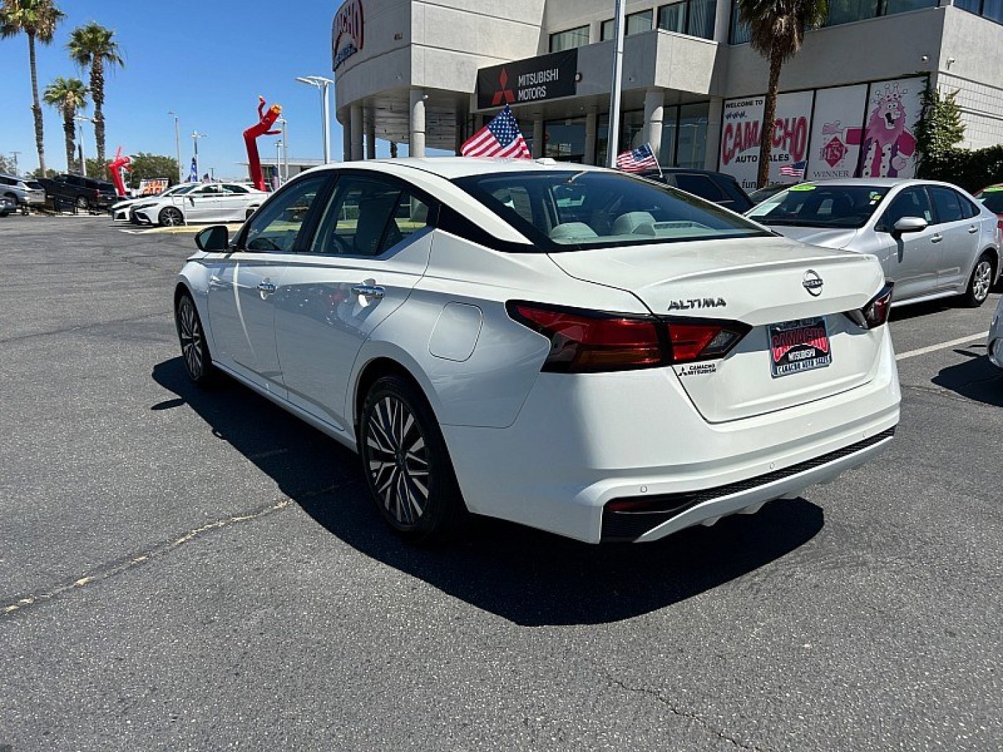 2025 White Nissan Altima (1N4BL4DV7SN) with an 4-Cyl 2.5 Liter engine, Automatic CVT transmission, located at 412 Auto Vista Drive, Palmdale, 93551, (661) 945-0620, 34.592636, -118.136681- Photo#6