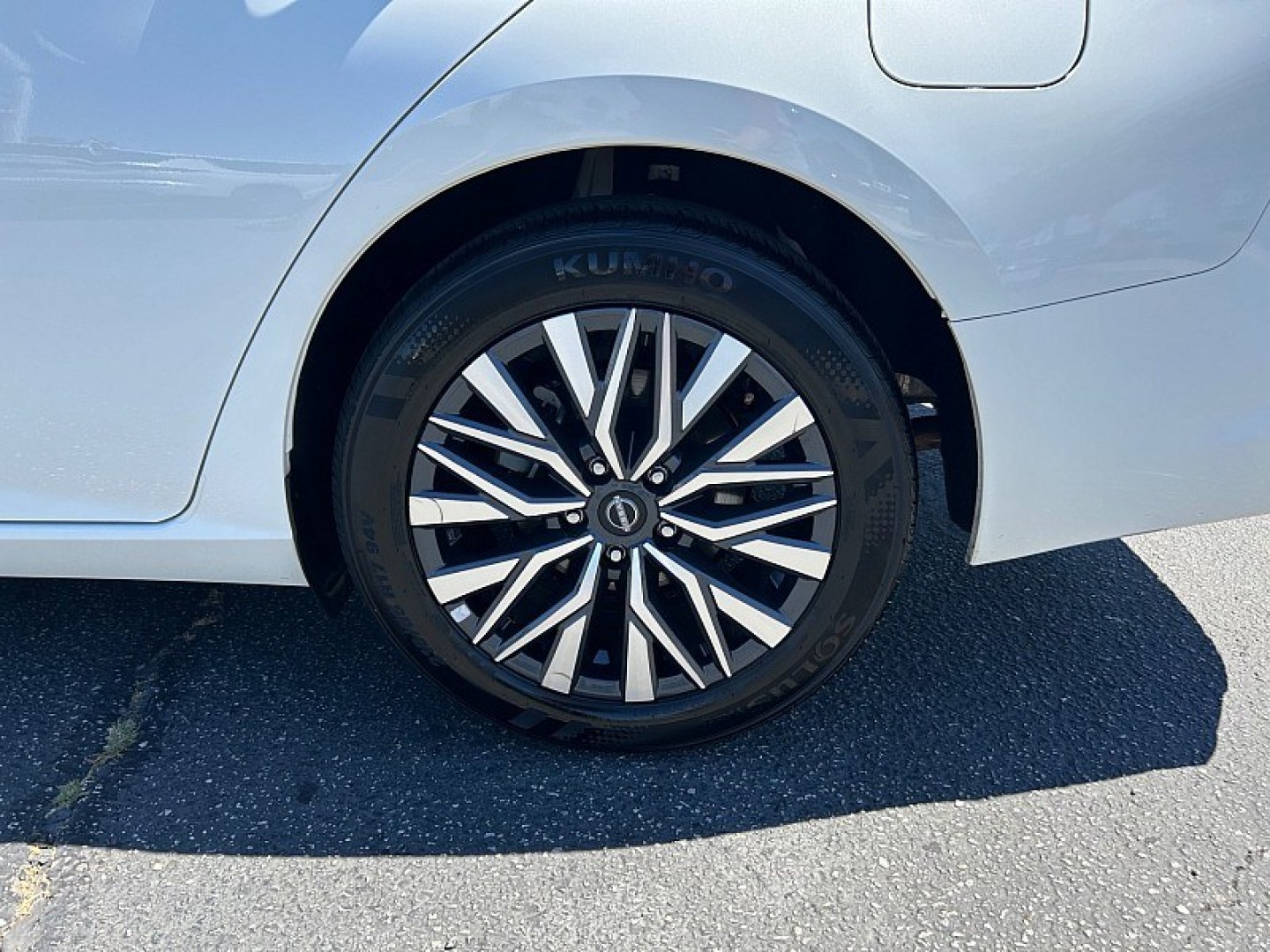 2025 White Nissan Altima (1N4BL4DV7SN) with an 4-Cyl 2.5 Liter engine, Automatic CVT transmission, located at 412 Auto Vista Drive, Palmdale, 93551, (661) 945-0620, 34.592636, -118.136681- Photo#9