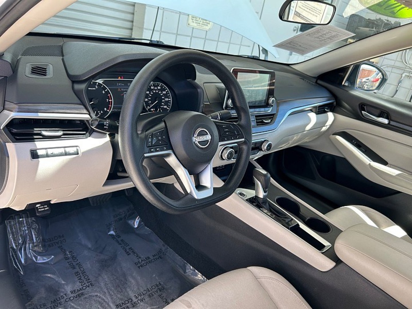 2025 White Nissan Altima (1N4BL4DV7SN) with an 4-Cyl 2.5 Liter engine, Automatic CVT transmission, located at 412 Auto Vista Drive, Palmdale, 93551, (661) 945-0620, 34.592636, -118.136681- Photo#17