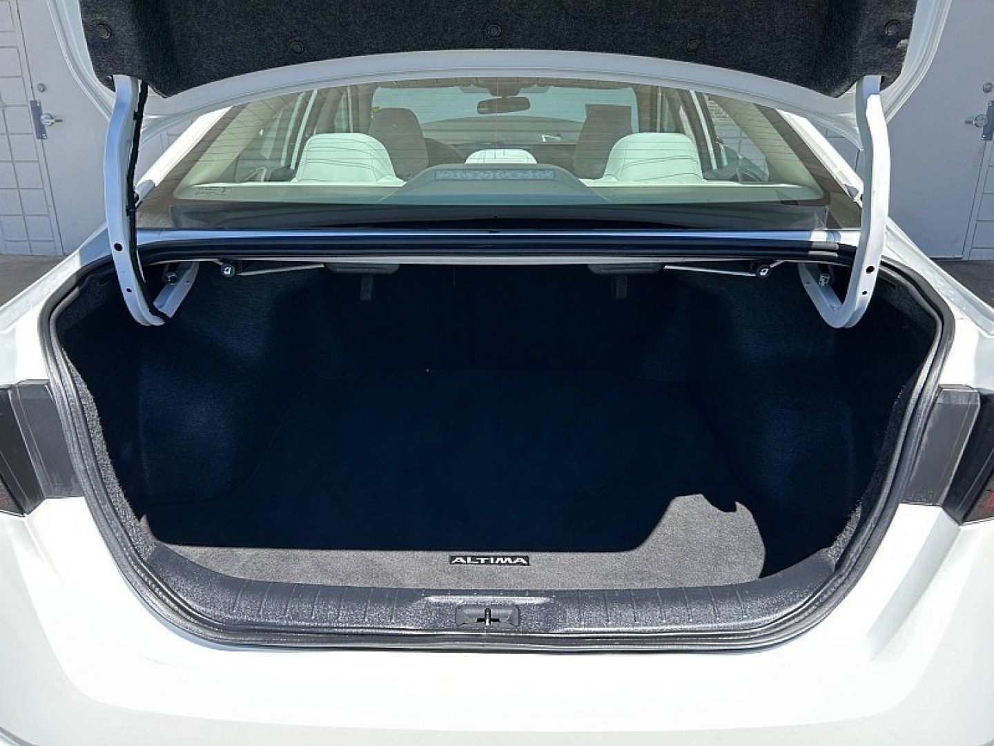 2025 White Nissan Altima (1N4BL4DV7SN) with an 4-Cyl 2.5 Liter engine, Automatic CVT transmission, located at 412 Auto Vista Drive, Palmdale, 93551, (661) 945-0620, 34.592636, -118.136681- Photo#25