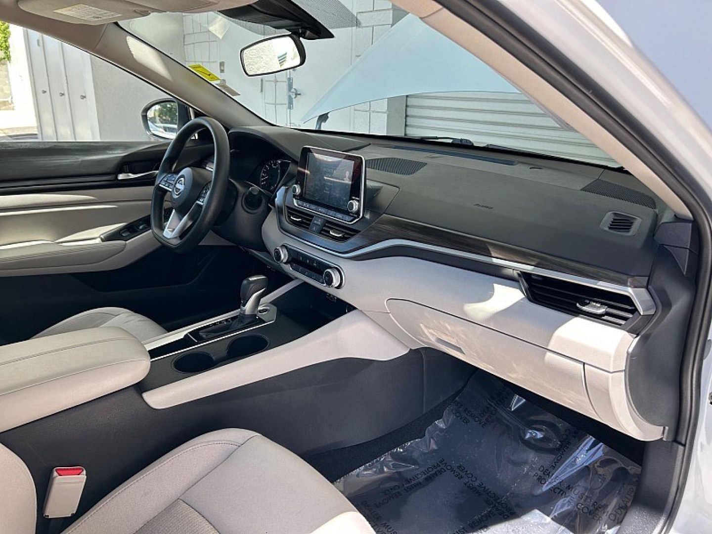 2025 White Nissan Altima (1N4BL4DV7SN) with an 4-Cyl 2.5 Liter engine, Automatic CVT transmission, located at 412 Auto Vista Drive, Palmdale, 93551, (661) 945-0620, 34.592636, -118.136681- Photo#27