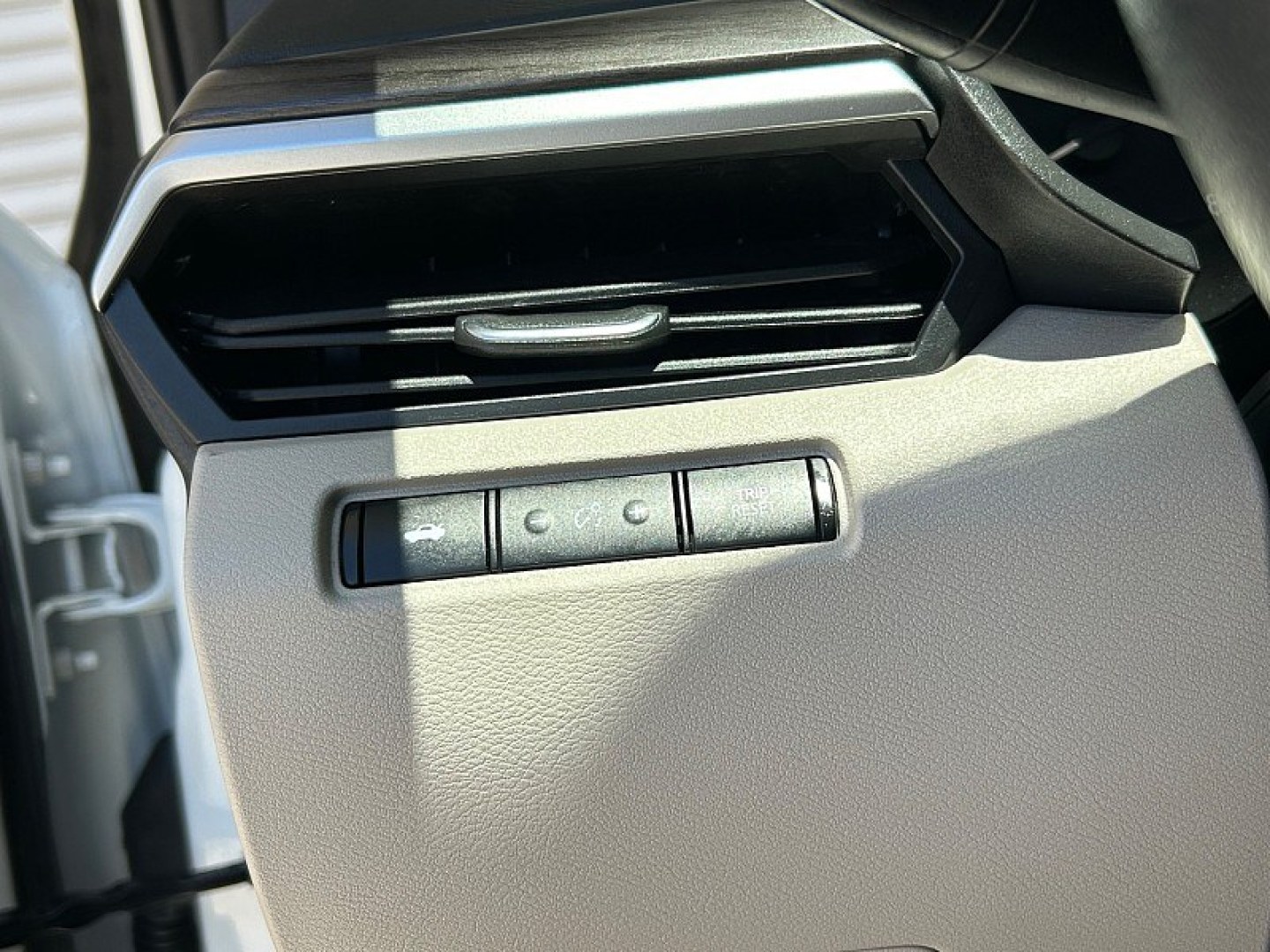 2025 White Nissan Altima (1N4BL4DV7SN) with an 4-Cyl 2.5 Liter engine, Automatic CVT transmission, located at 412 Auto Vista Drive, Palmdale, 93551, (661) 945-0620, 34.592636, -118.136681- Photo#29