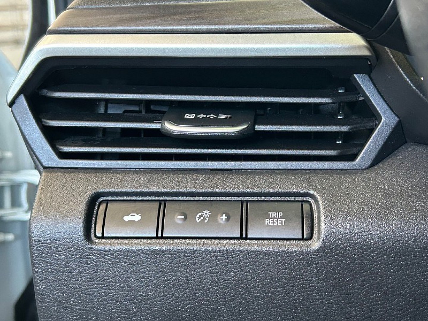 2025 White Nissan Altima (1N4BL4DV9SN) with an 4-Cyl 2.5 Liter engine, Automatic CVT transmission, located at 412 Auto Vista Drive, Palmdale, 93551, (661) 945-0620, 34.592636, -118.136681- Photo#17