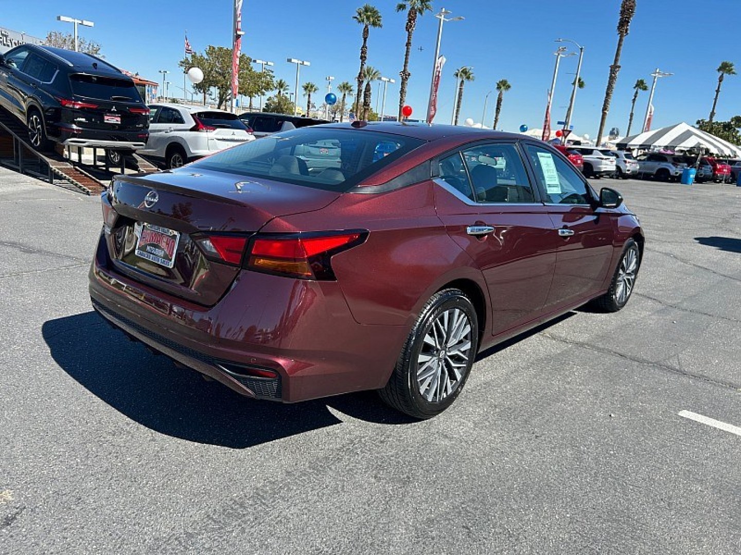2025 Pearl /black Nissan Altima (1N4BL4DV4SN) with an 4-Cyl 2.5 Liter engine, Automatic CVT transmission, located at 412 Auto Vista Drive, Palmdale, 93551, (661) 945-0620, 34.592636, -118.136681 - Enjoy comfort, efficiency, and modern technology in this 2025 Nissan Altima SV!This one-owner sedan combines sleek styling with a smooth, comfortable ride, making it an excellent choice for daily commutes and longer road trips. Powered by a 2.5L 4-cylinder engine paired with Nissan and rsquo;s Xtron- Photo#6